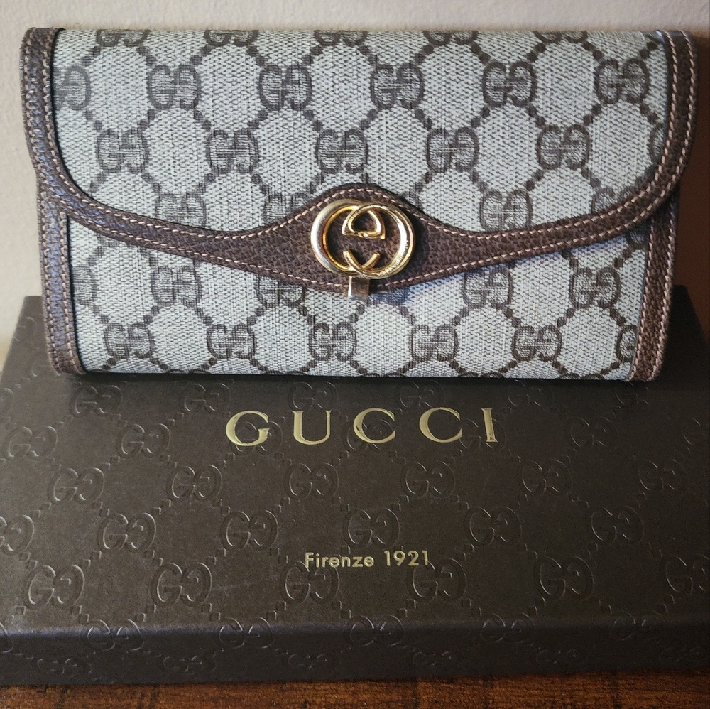 Authentic Vintage Gucci Coated Canvas Centerfold Wallet with Original Cards/ Box